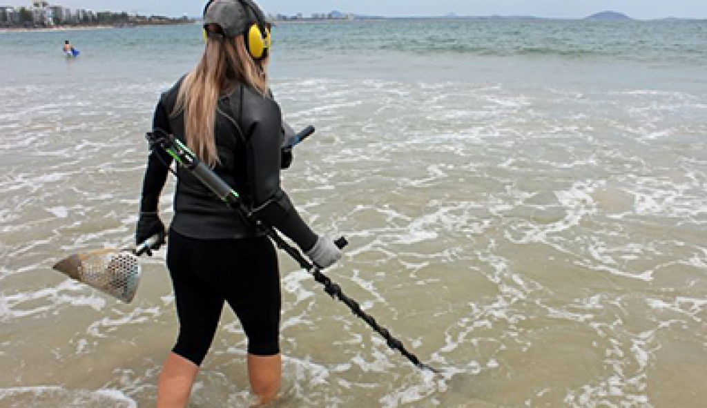 Best Beach Metal Detector Reviews The Top 8 + Buyer's Guide [2021]