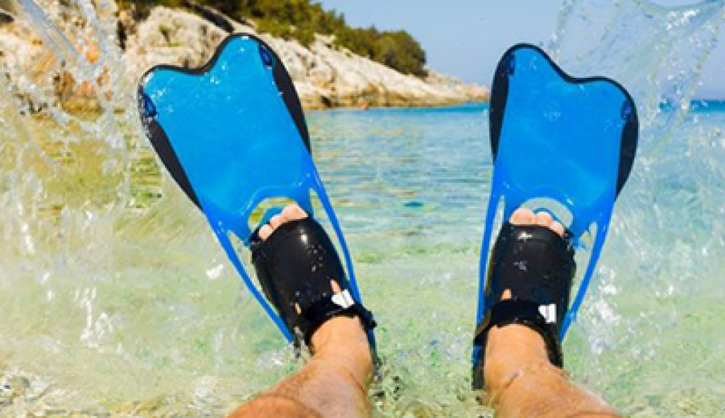 Best Scuba Fin Reviews [The Top 9 In 2021] & Buyer's Guide